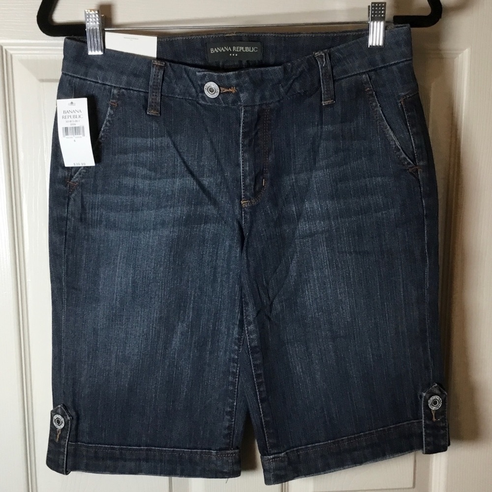 Banana Republic NWT Cuffed Denim Bermuda Shorts - Size 6